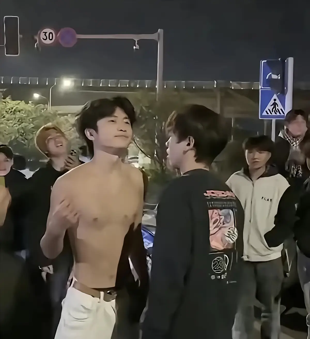 《广西拳王》1v4完整版资源在线看 - 现场live高清画质 - 无广告免费播放