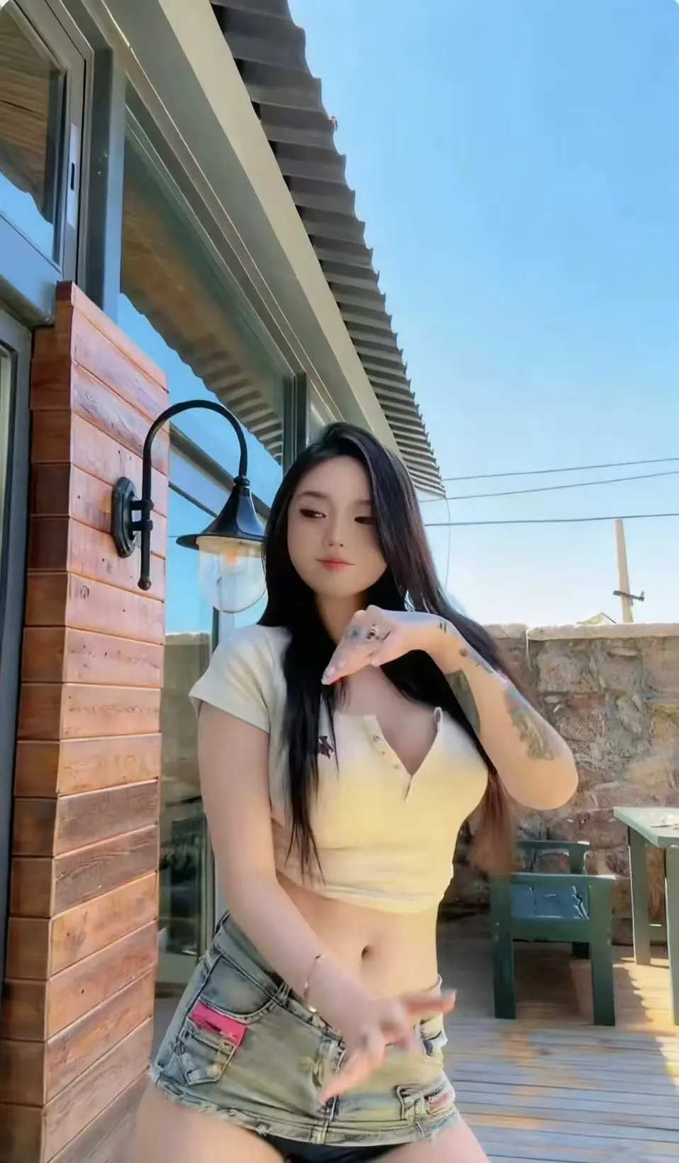 《Meena成美男》高清全集免费在线看-未删减中文版资源全开放-无广告网盘观看全剧-一次看遍Meena成美男