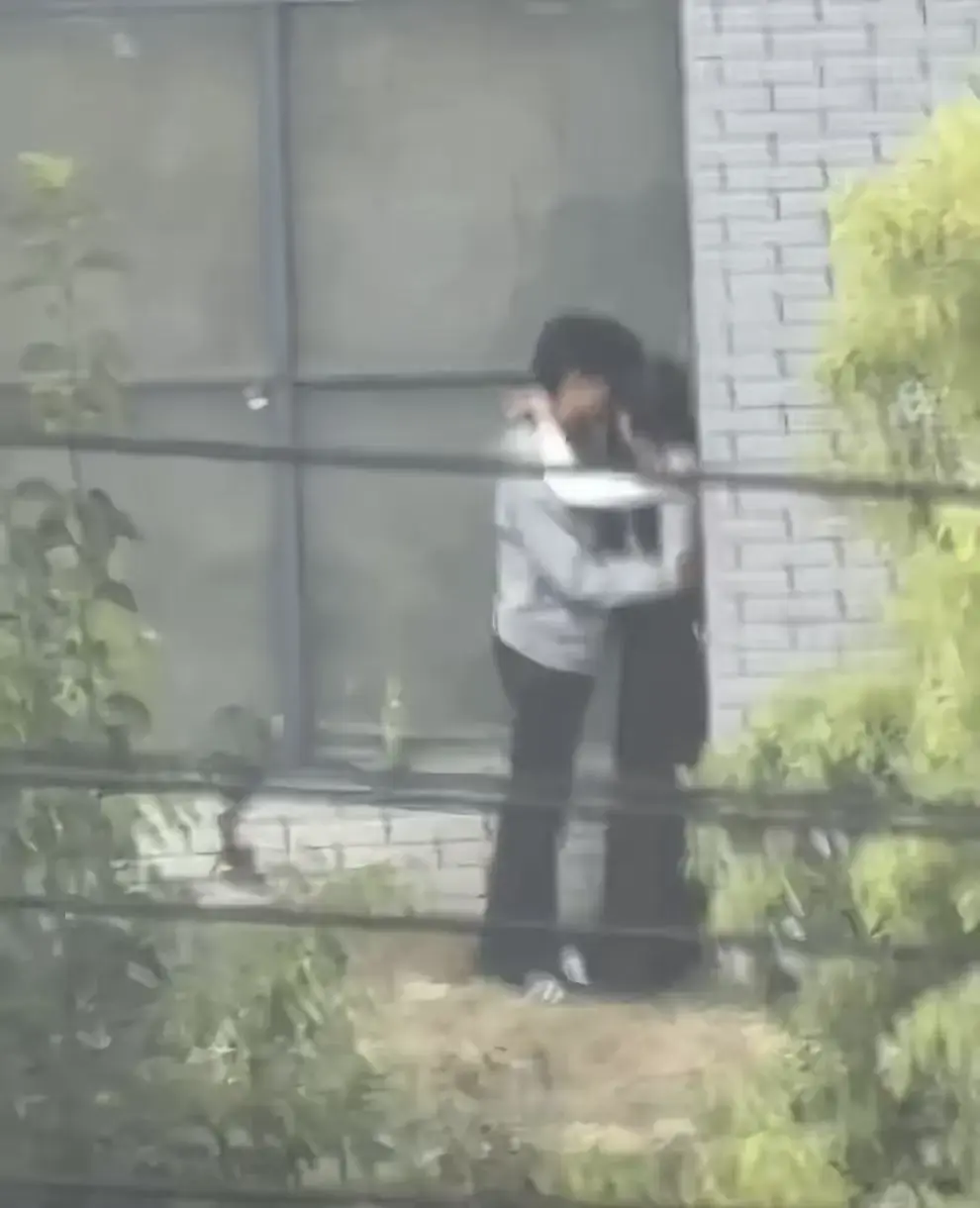 《蚌埠职教园情侣野外视频》完整版免费看-原生态高清画面在线观看-蚌埠职教园情侣野外视频事件后续资源