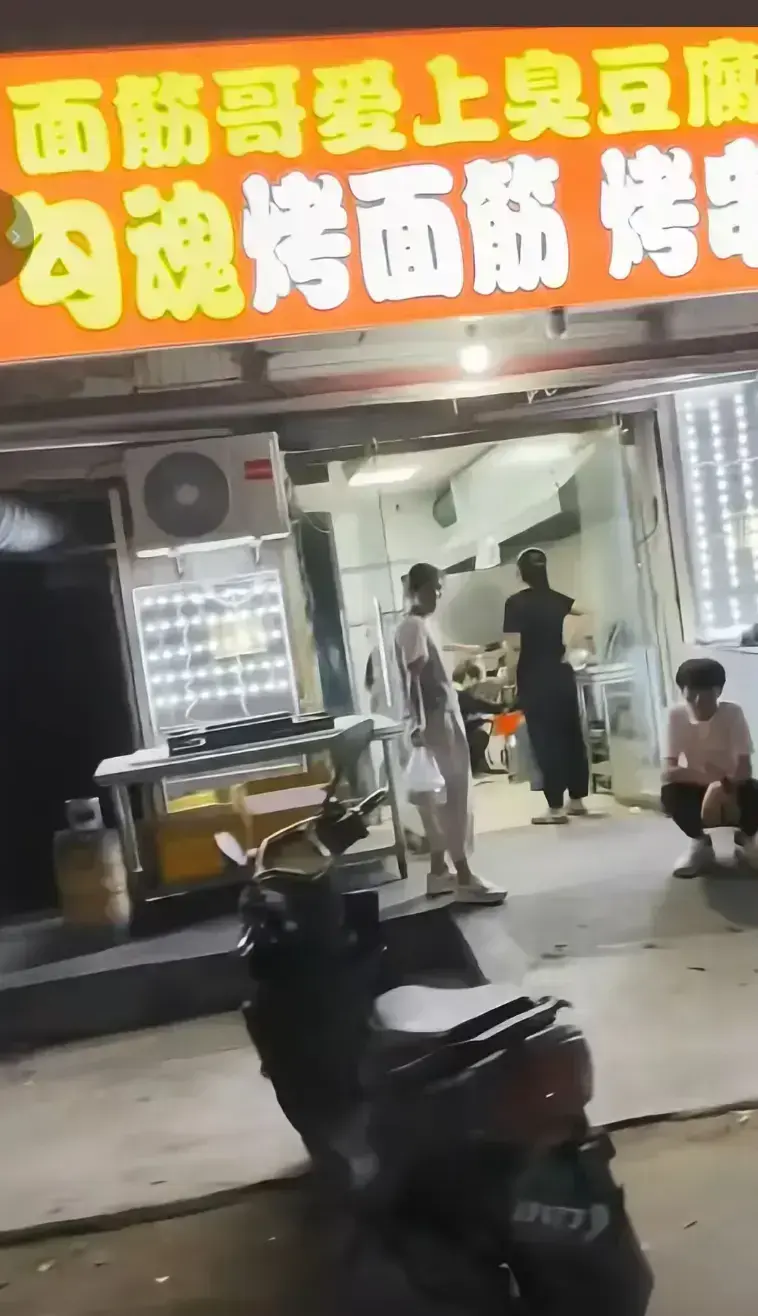 《安平勾魂面筋哥丈母娘事件完整视频》1080P高清无删减在线观看-安平勾魂面筋哥丈母娘事件完整视频免费观看-摆摊小哥用一根面筋征服全网